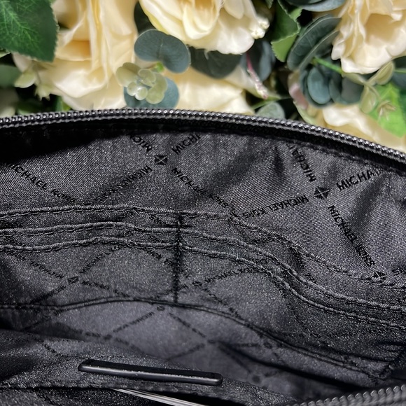NWT MICHAEL KORS BLACK LARGE SPORTS WRISTLET/ CLUTCH - Picture 6 of 15